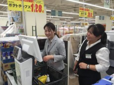 レジ研修中